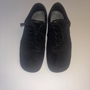 Black suede easy spirit walking shoes size 6 1/2